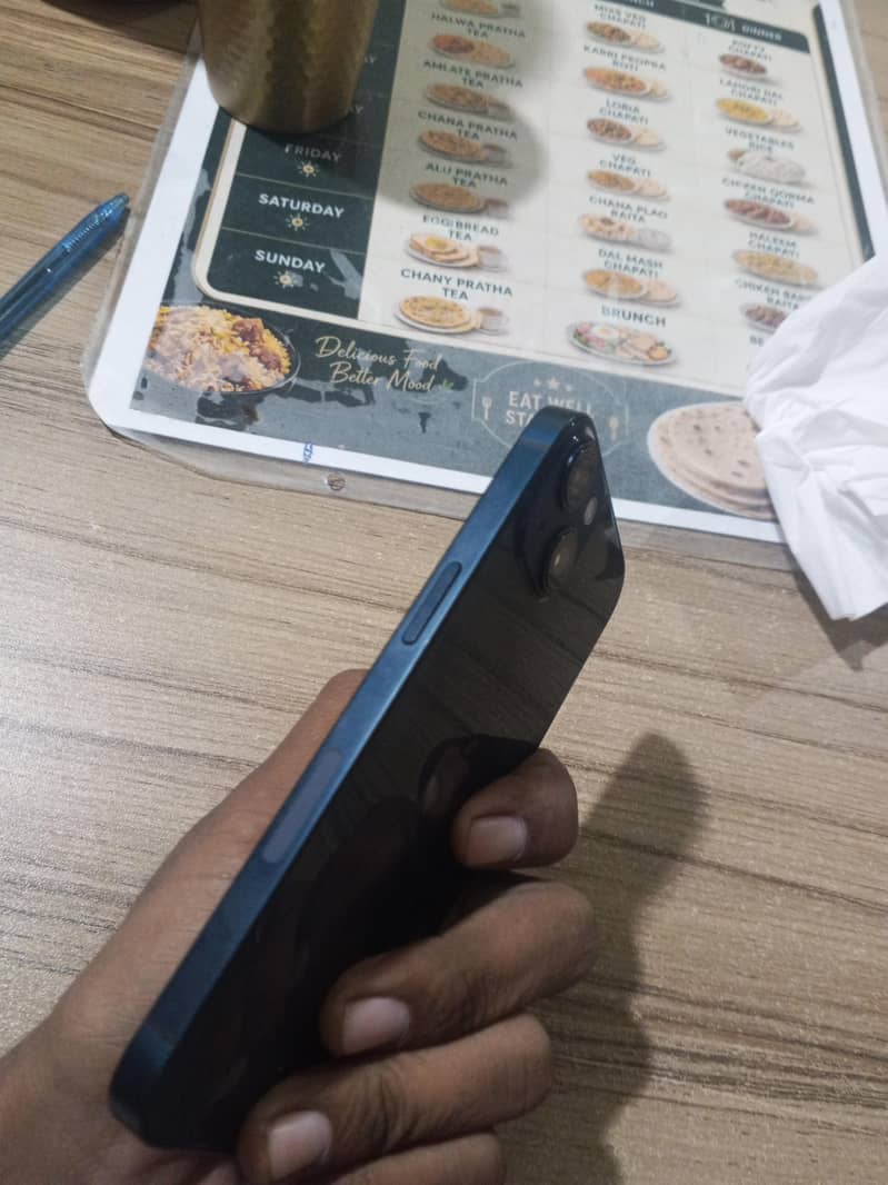 Apple iPhone 13 5