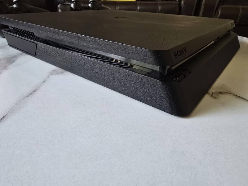 PS4 Slim 1