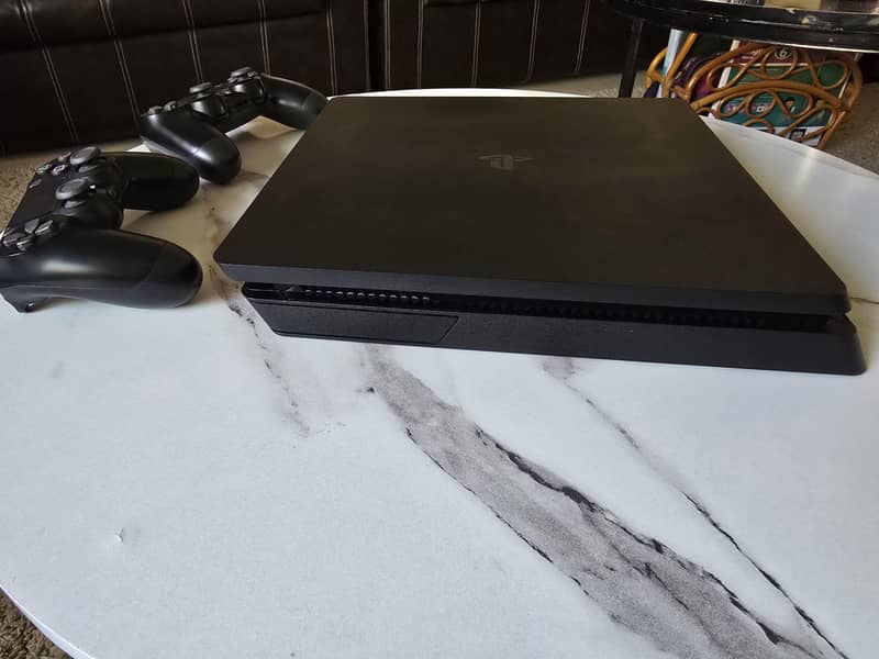 PS4 Slim 2