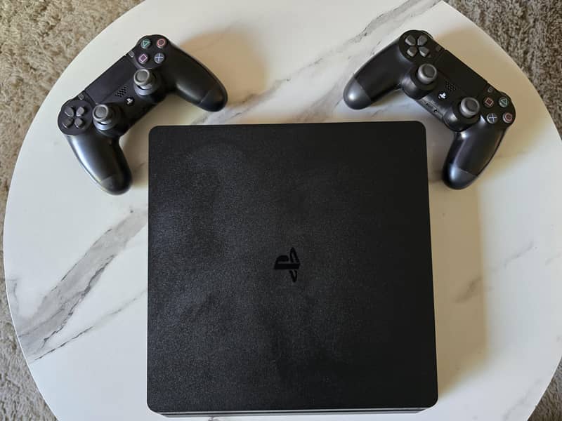 PS4 Slim 4