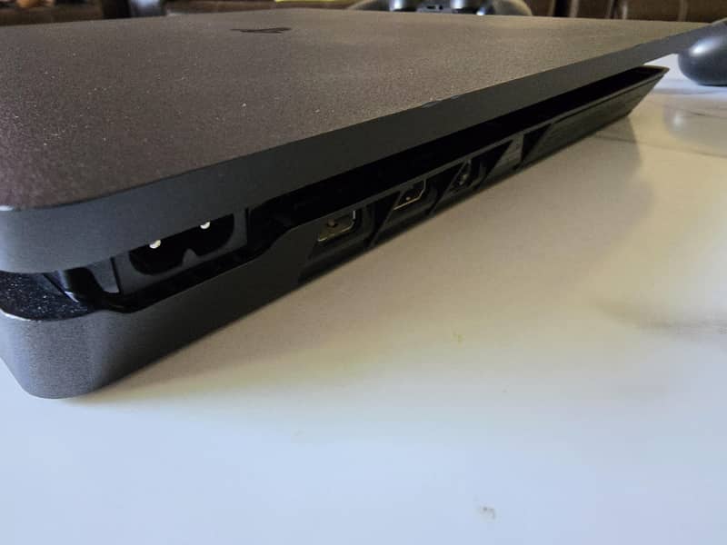 PS4 Slim 5
