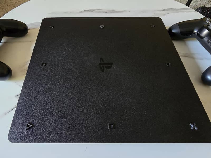 PS4 Slim 7