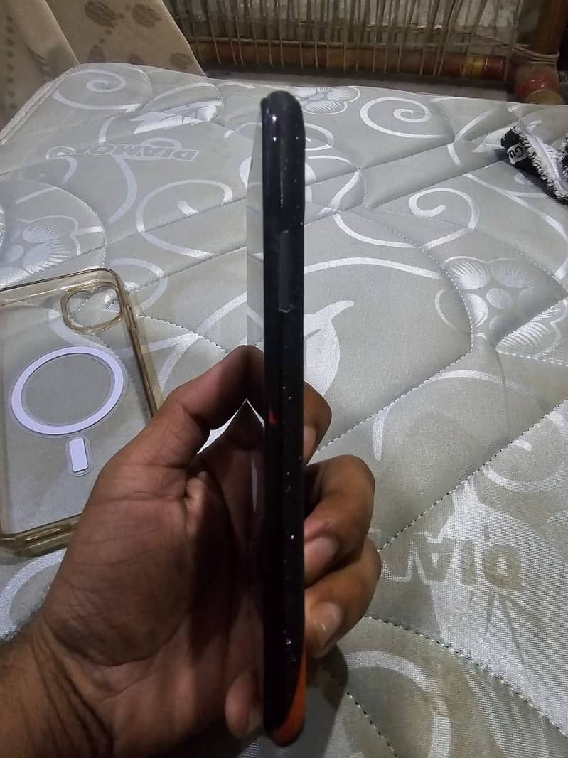 Apple iPhone 11 4