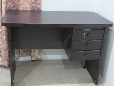 study & dressing table  urgent for sale in very reasonable price