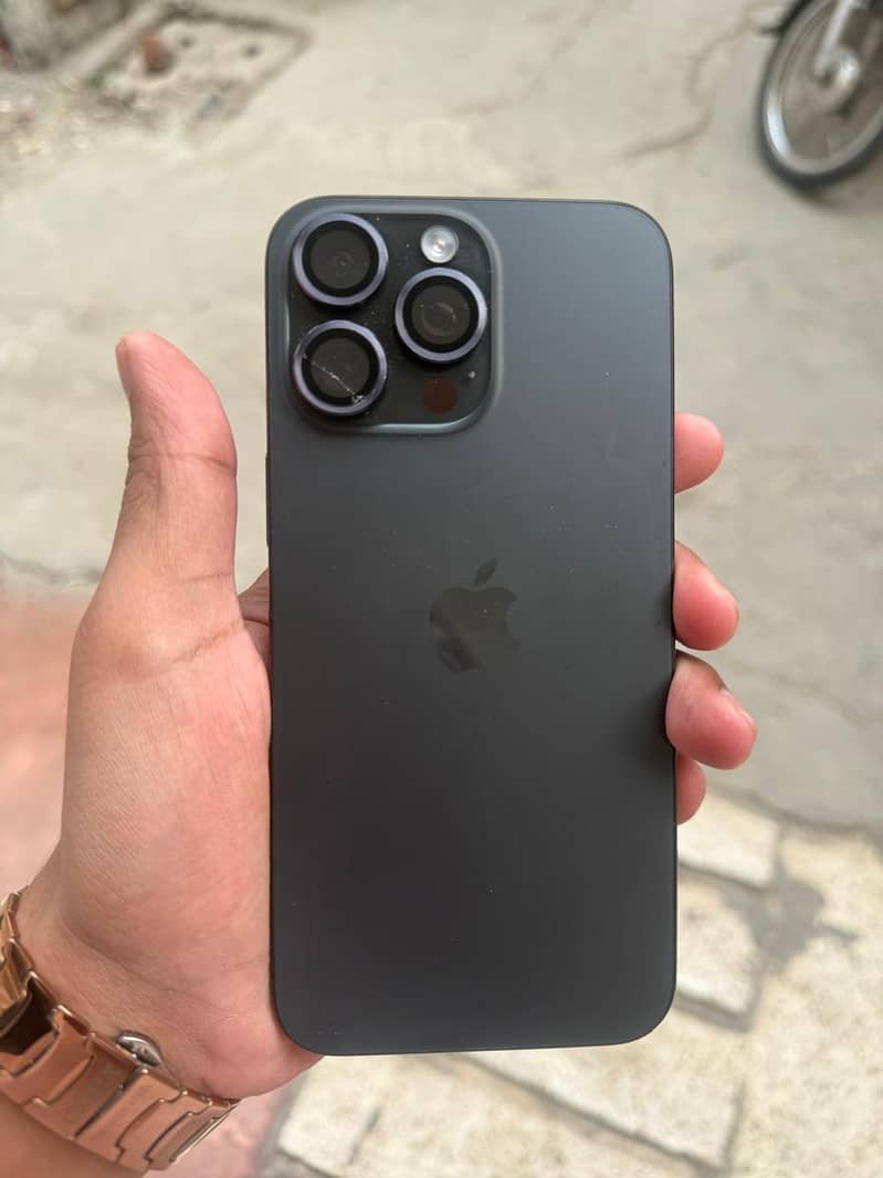 Apple iPhone 15 Pro Max 2