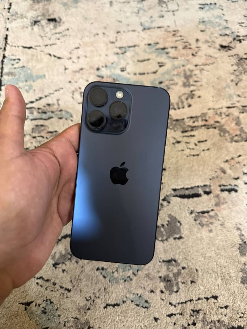 Apple iPhone 15 Pro Max 4