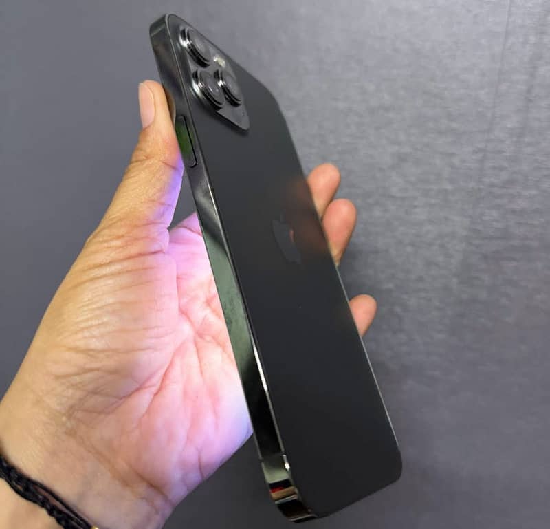 Apple iPhone 12 Pro Max 4