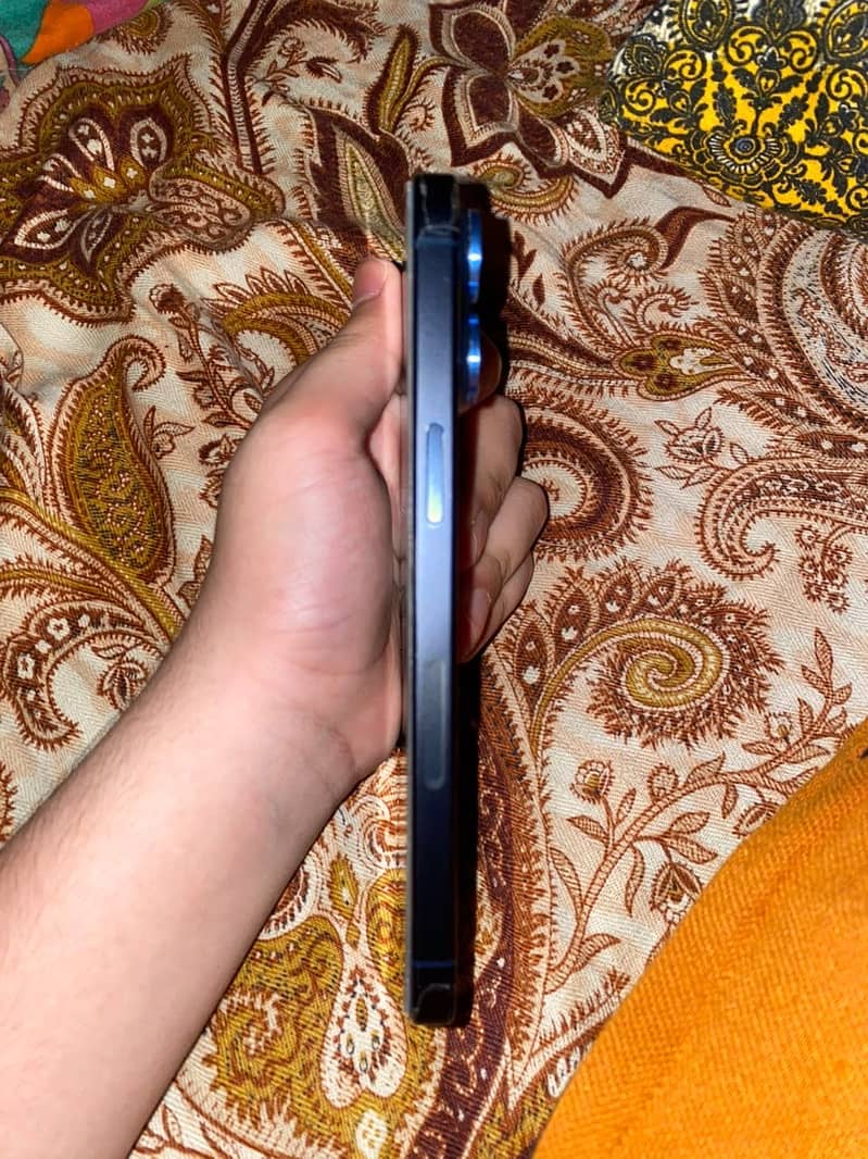 Apple iPhone 15 Pro Max 5