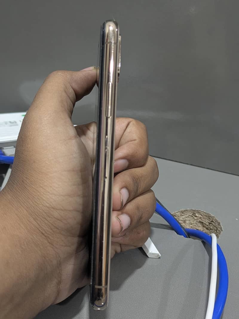 Apple iPhone XS 1
