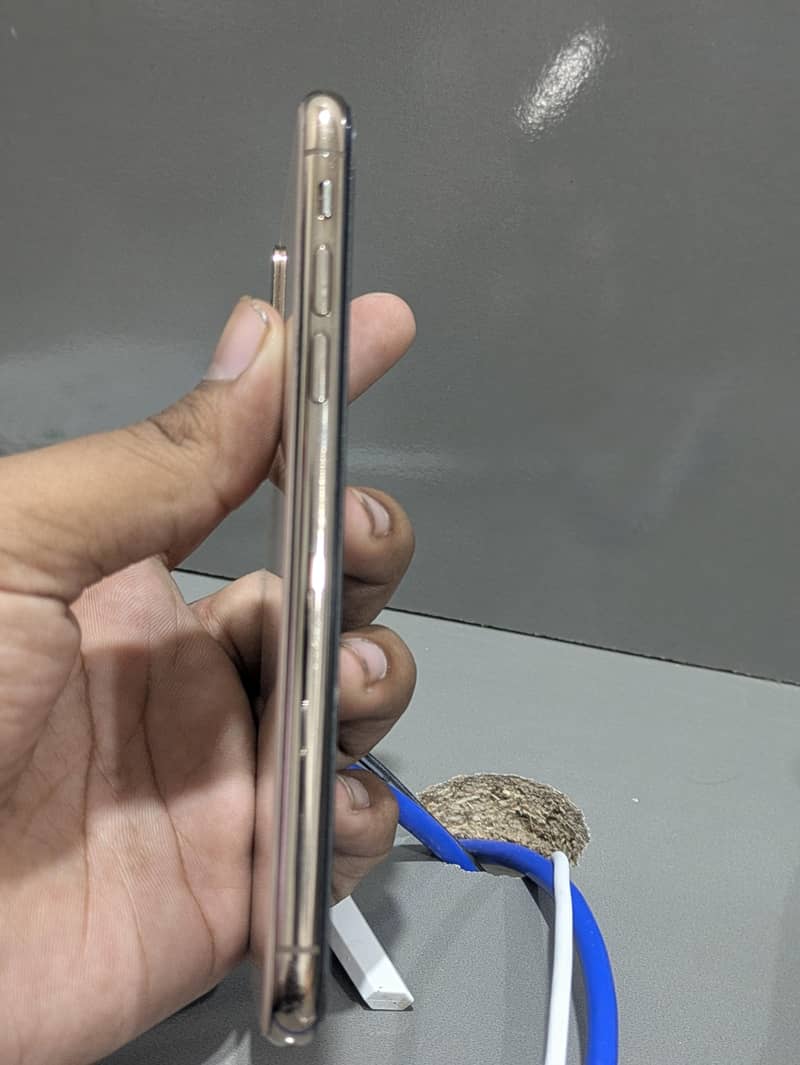 Apple iPhone XS 3