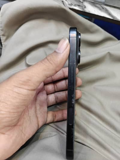 Apple iPhone 16 Pro jv