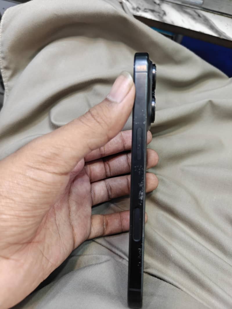 Apple iPhone 16 Pro jv 0