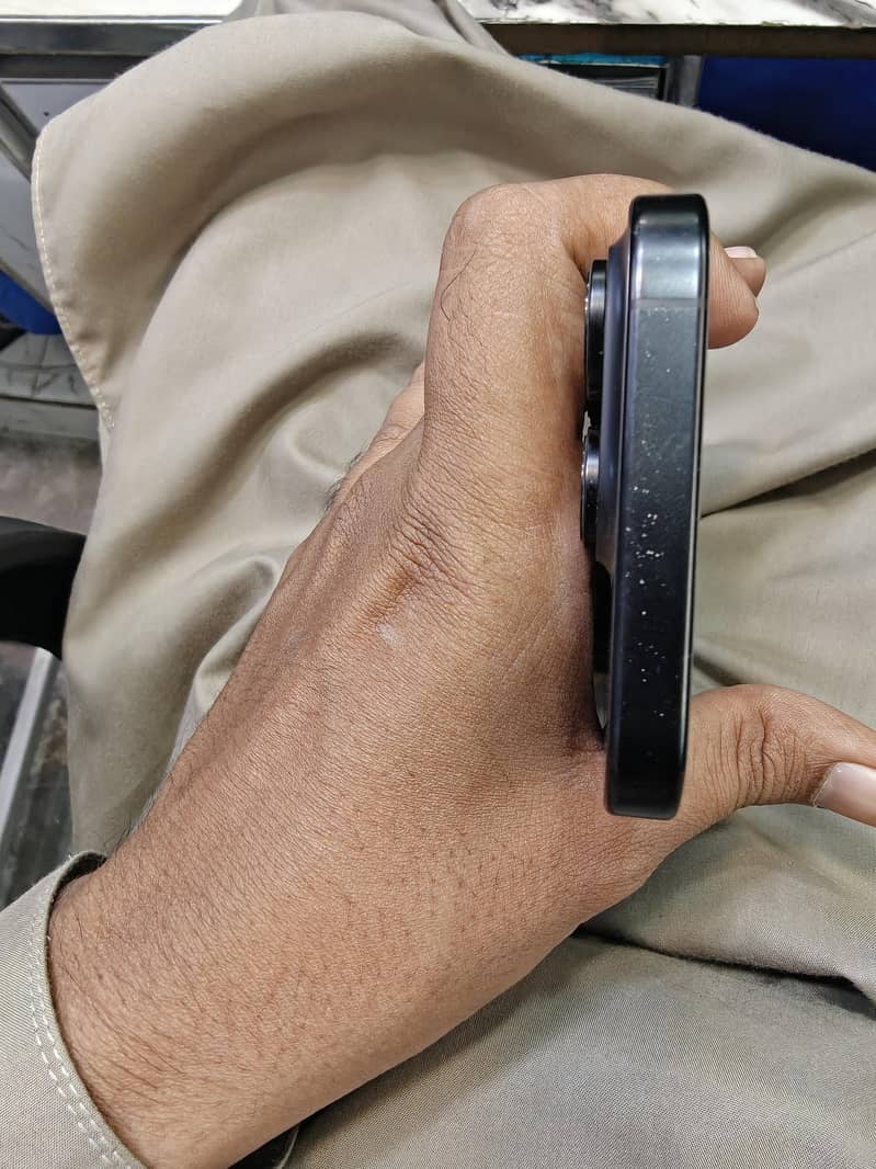 Apple iPhone 16 Pro jv 1