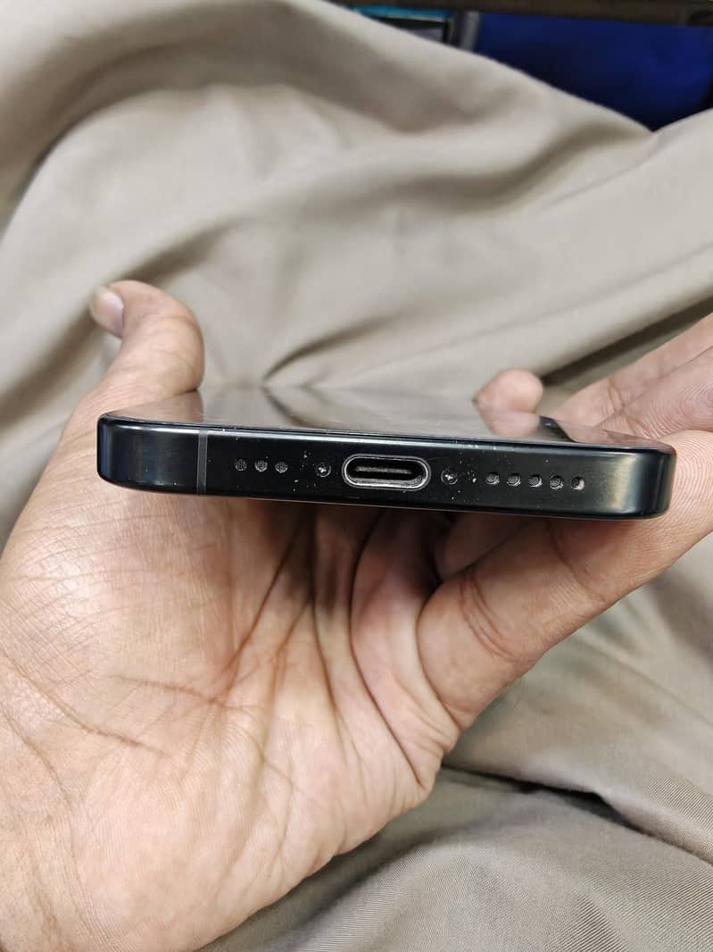 Apple iPhone 16 Pro jv 2