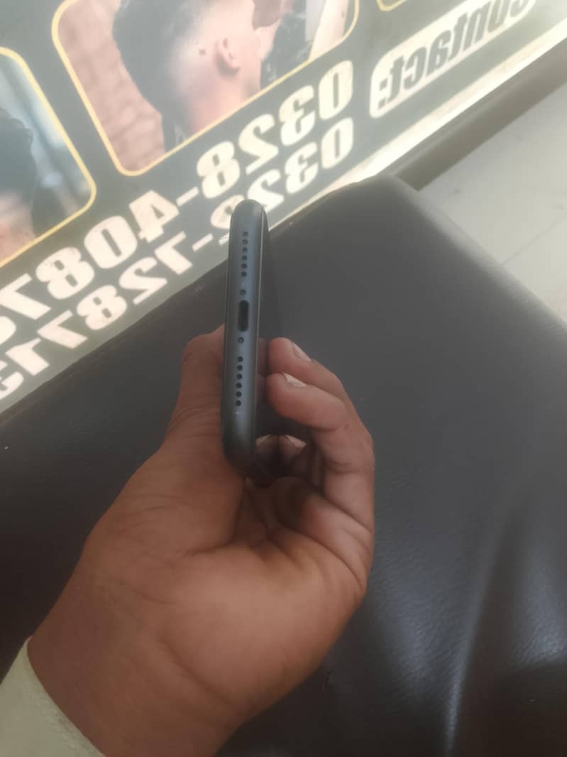 Apple iPhone 11 0