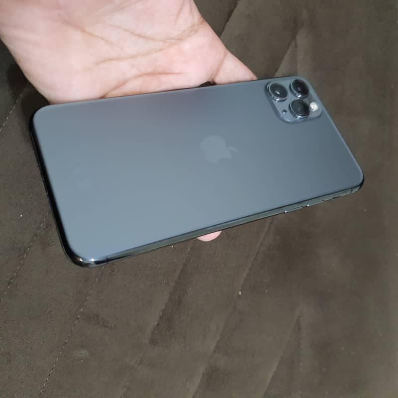 Apple iPhone 11 Pro Max 4