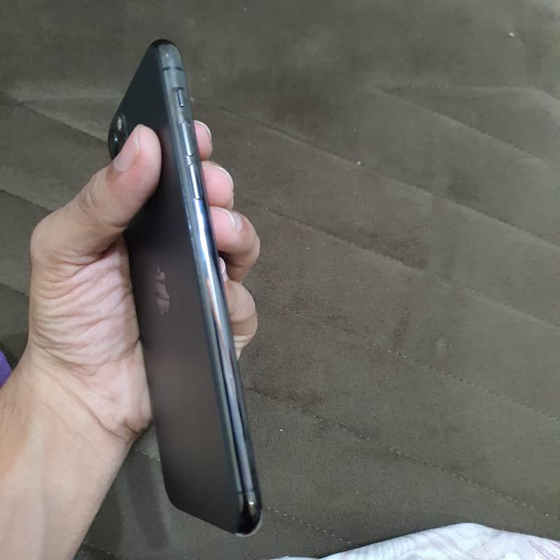 Apple iPhone 11 Pro Max 7