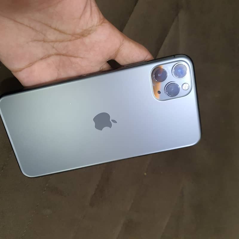 Apple iPhone 11 Pro Max 8