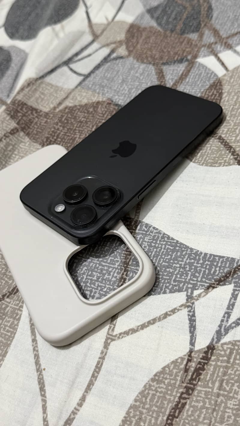 Apple iPhone 15 Pro 0