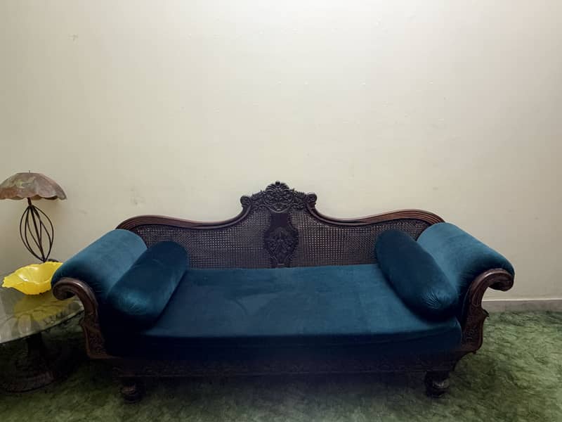 Sofas and chairs 12