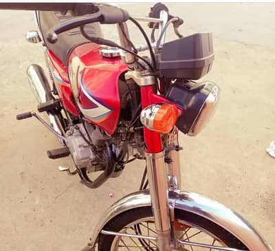 Hond 125 cgurjant for sall model 2016 Lahore nambir call n 03246821459