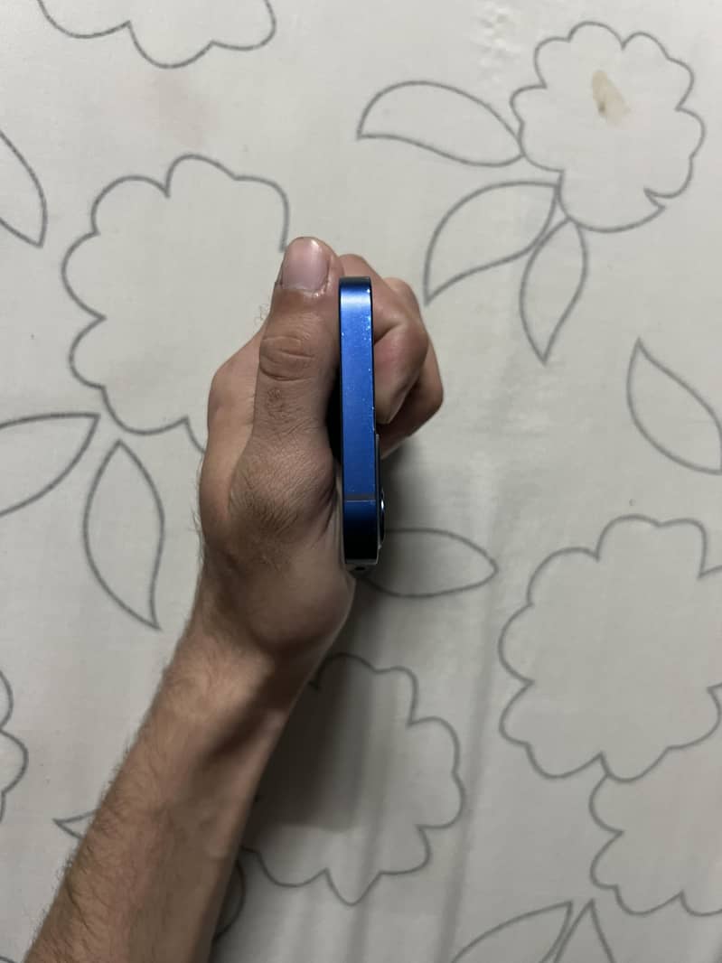 Apple iPhone 12 mini 1