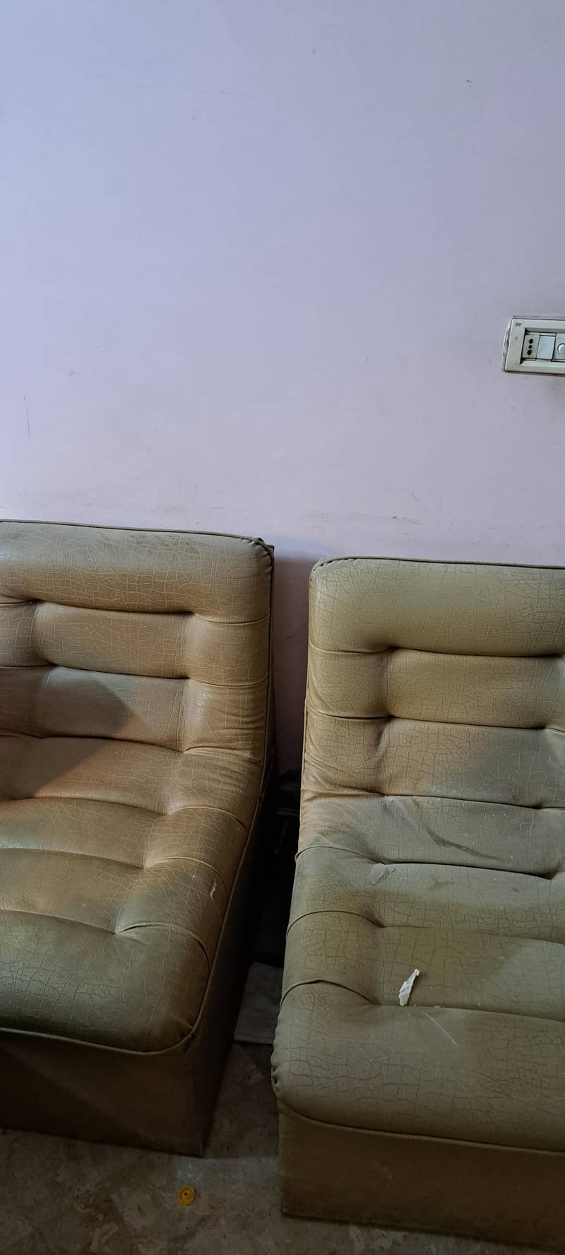 2 single seater sofas 0