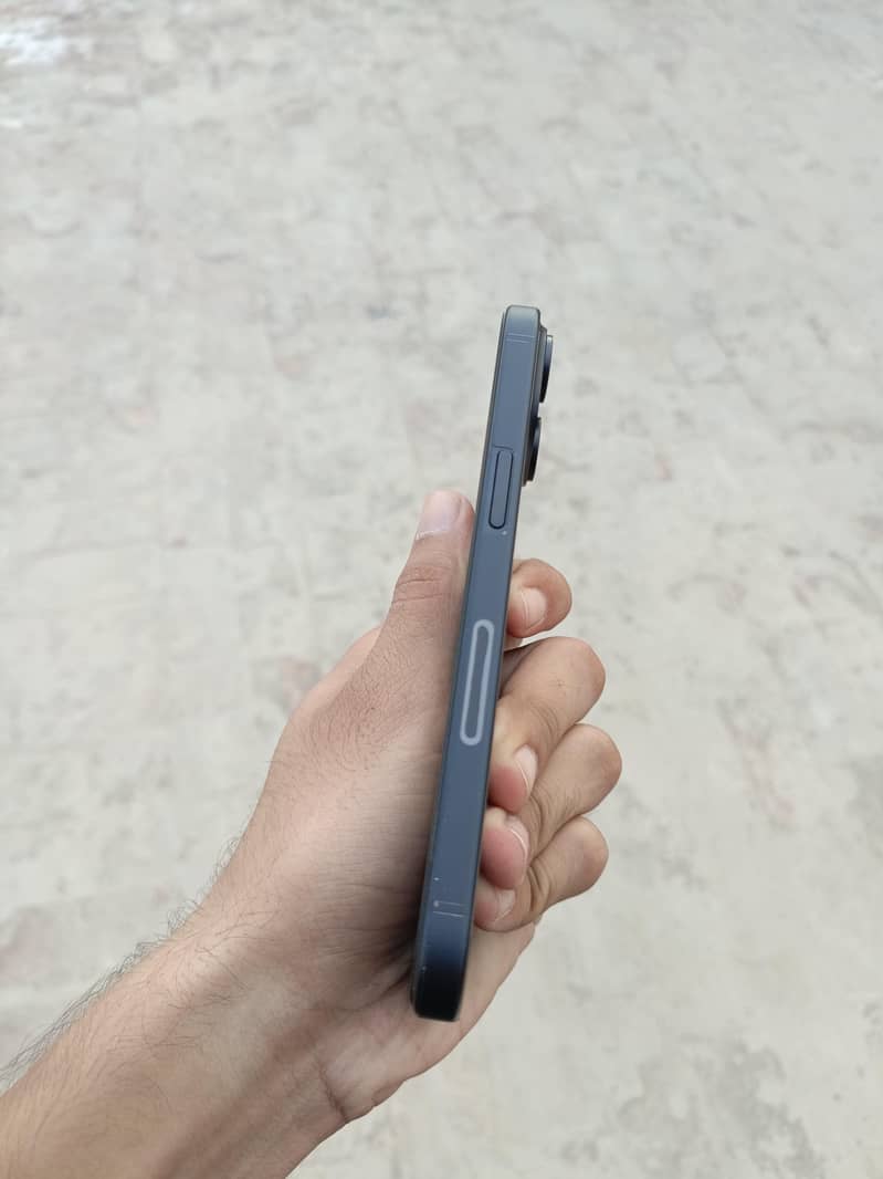 Apple iPhone 15 3