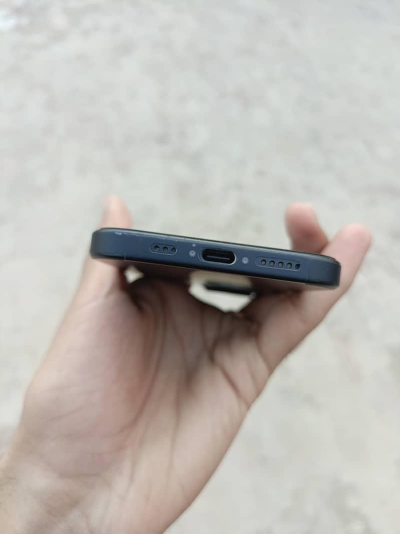 Apple iPhone 15 4