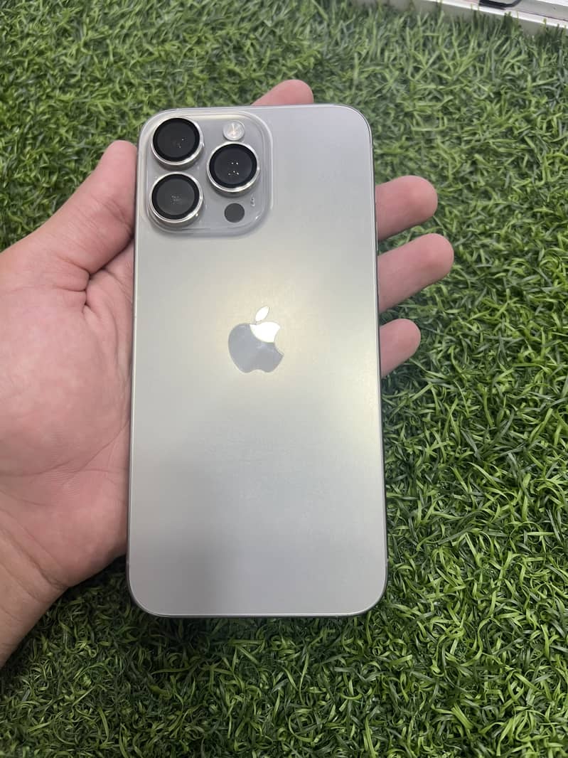 Apple iPhone 15 Pro Max 1