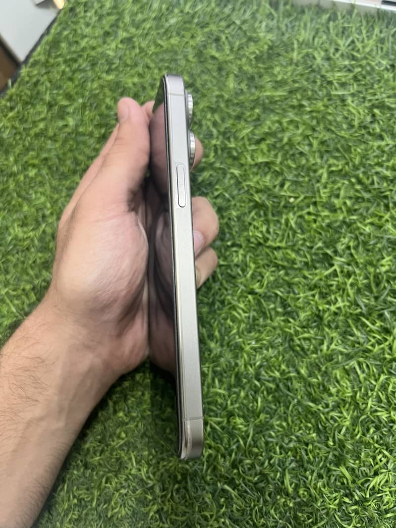 Apple iPhone 15 Pro Max 3