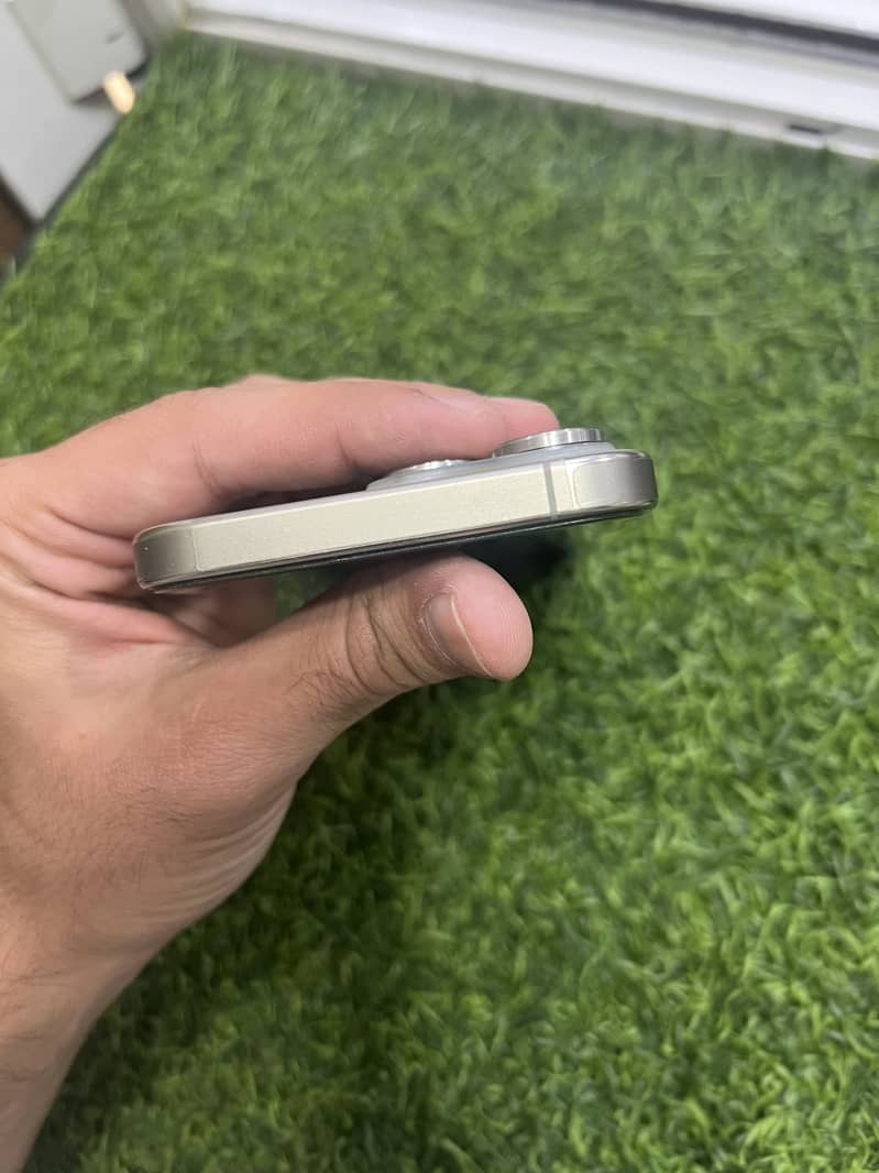 Apple iPhone 15 Pro Max 6