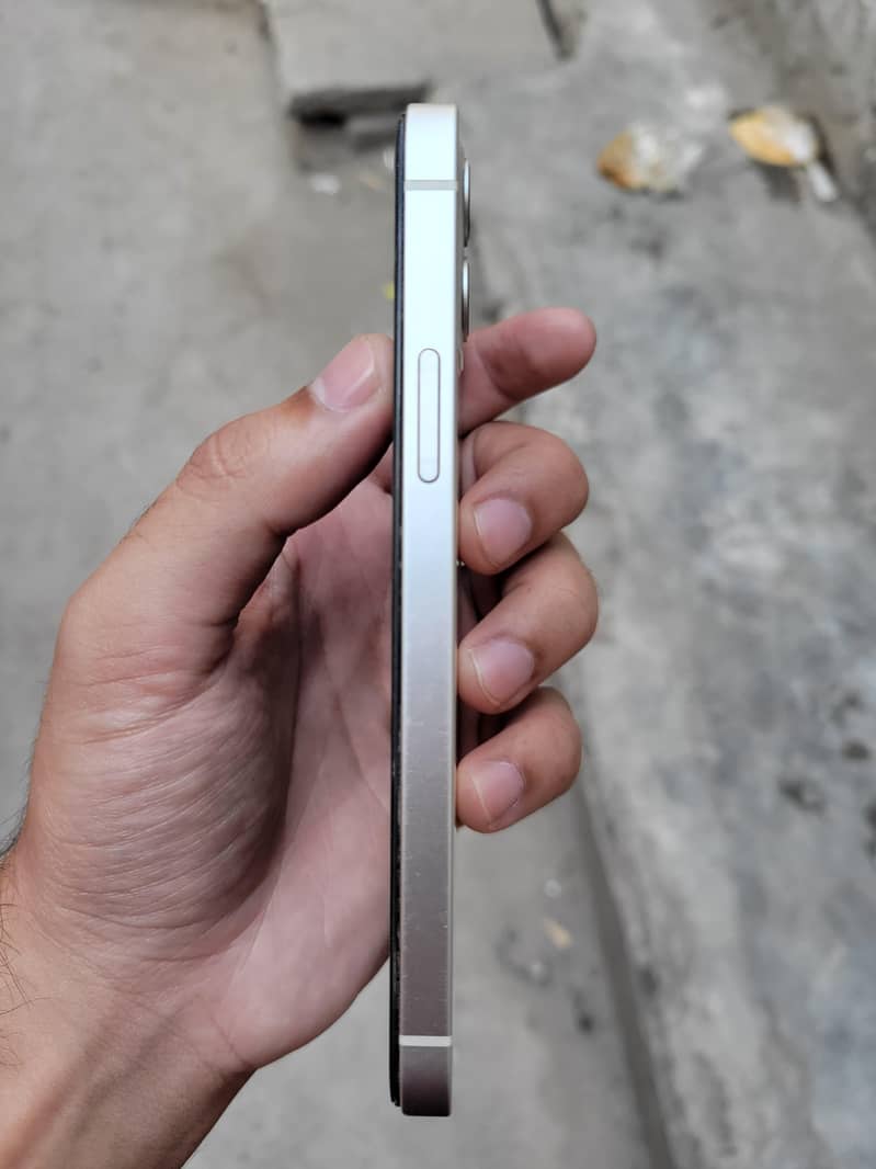 Apple iPhone 12 3