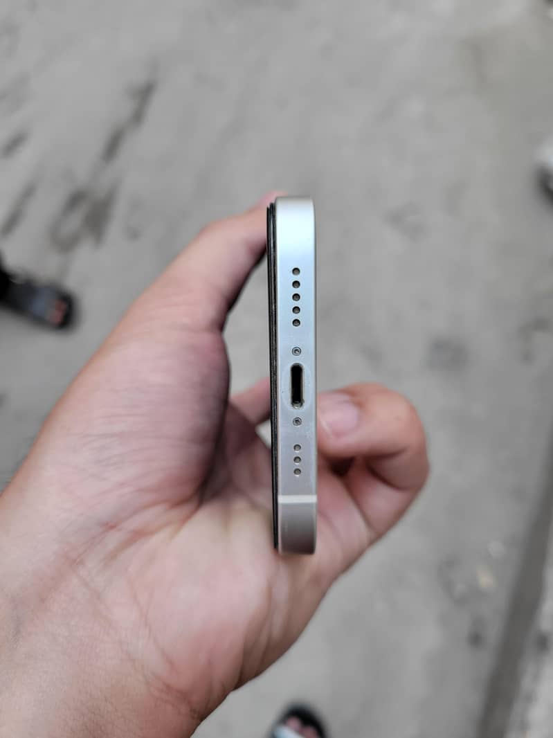 Apple iPhone 12 4