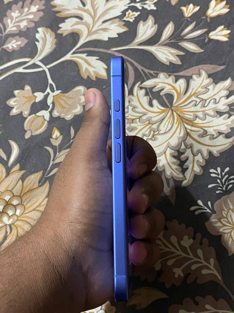 Apple iPhone 16 1