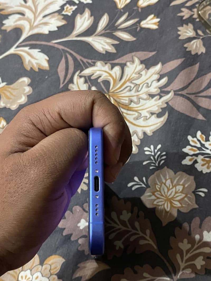 Apple iPhone 16 2