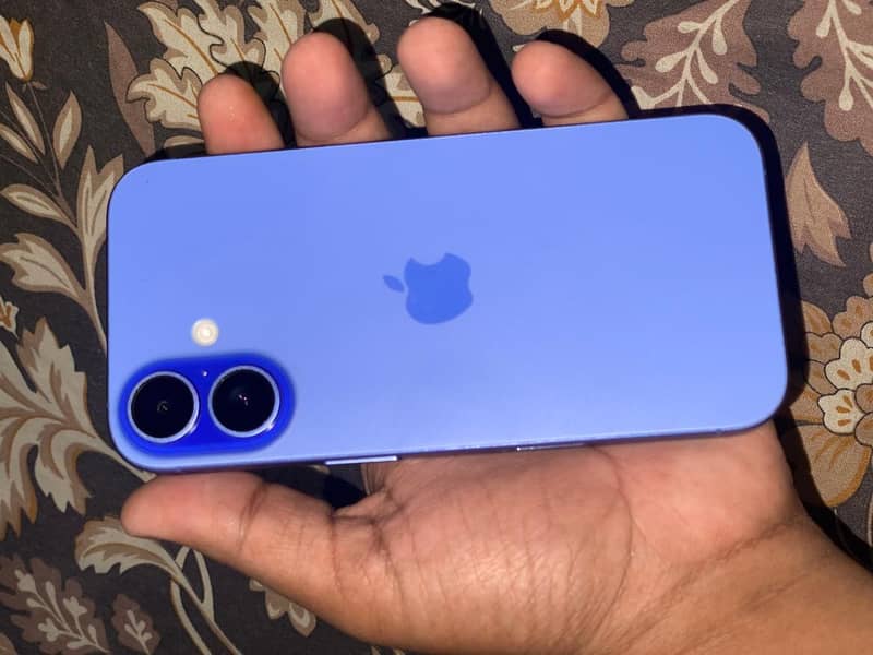 Apple iPhone 16 4