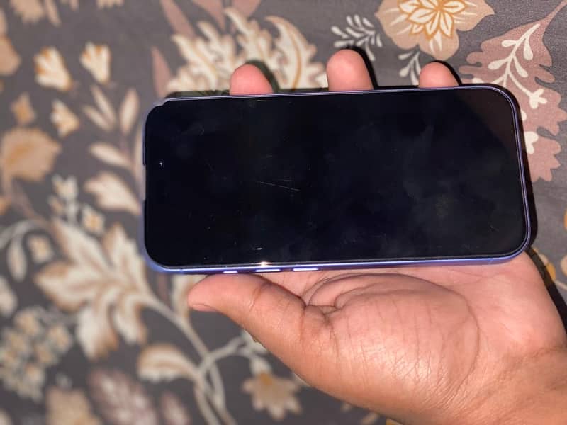 Apple iPhone 16 6