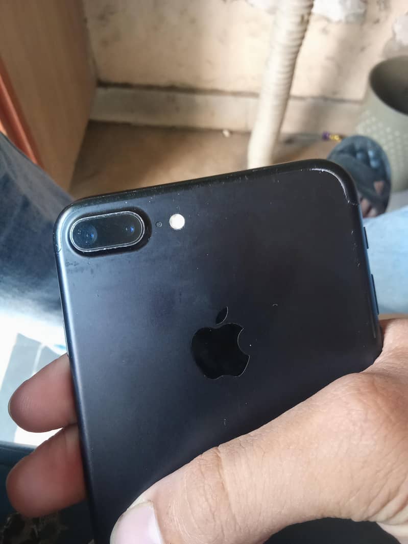 Apple iPhone 7 Plus 1