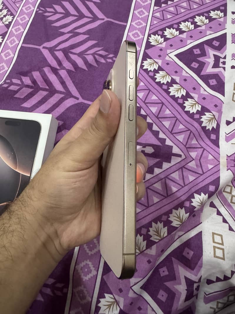 Apple iPhone 16 Pro Max 0