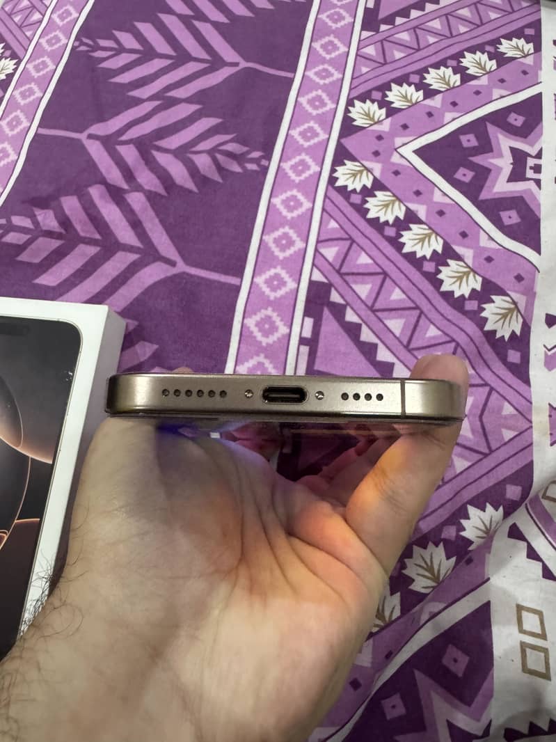 Apple iPhone 16 Pro Max 2