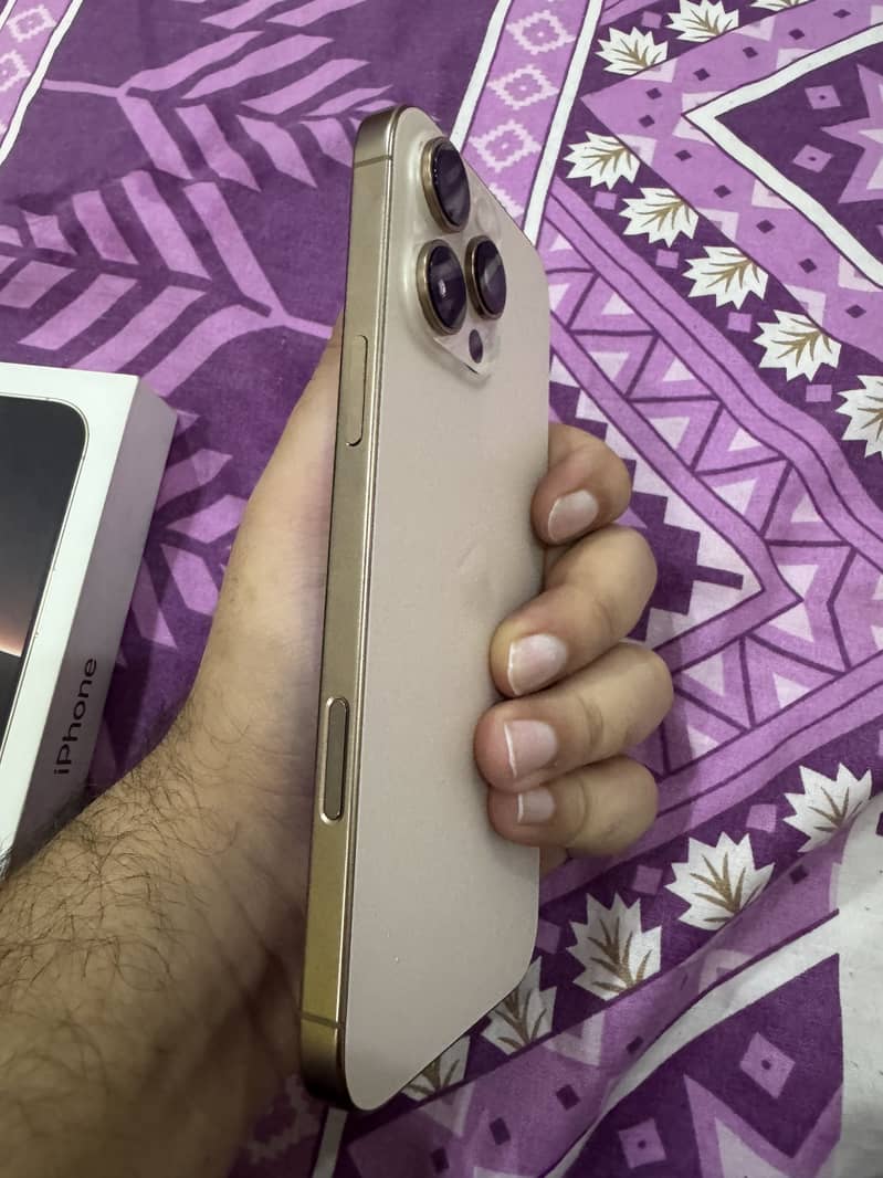 Apple iPhone 16 Pro Max 3