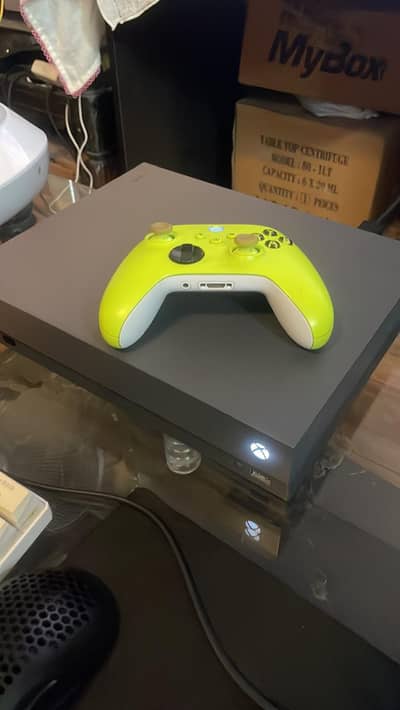 xbox one x 1tb with two controller