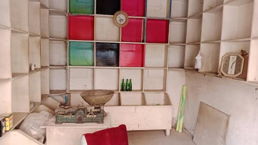 Shop ka saman 1 mirror counter 3 rayk 1 Kanda 1 chota kounter