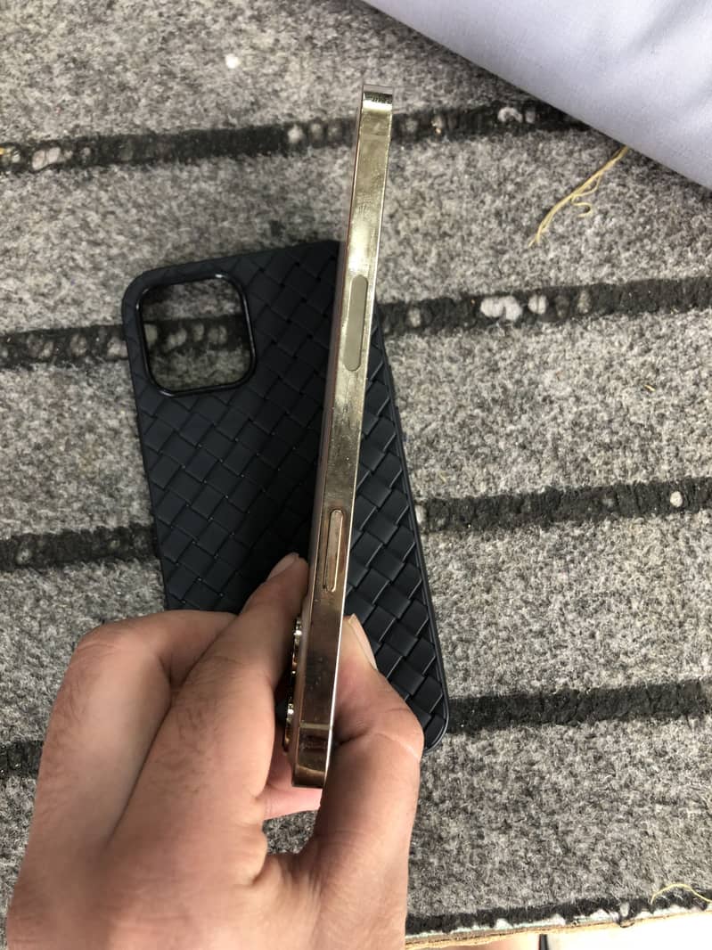 Apple iPhone 12 Pro Max 3