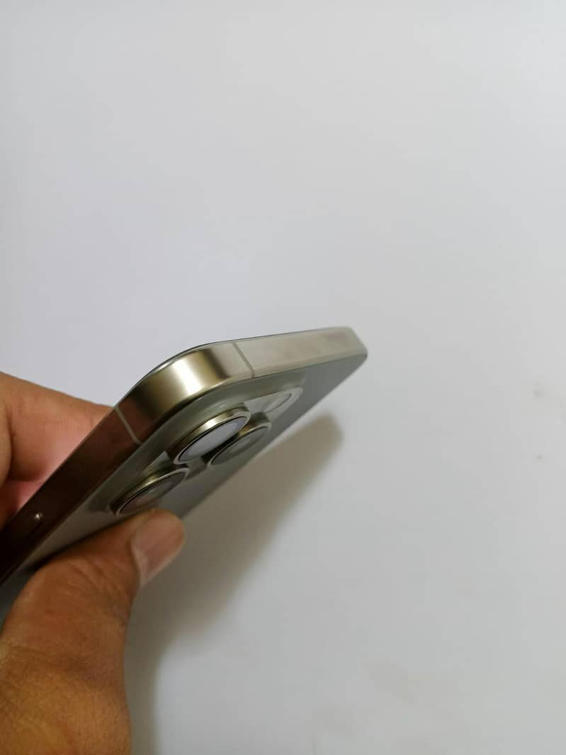 Apple iPhone 15 Pro 1