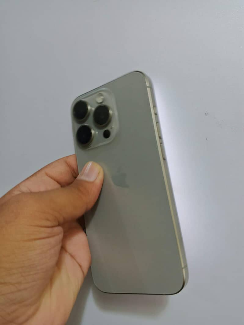 Apple iPhone 15 Pro 3
