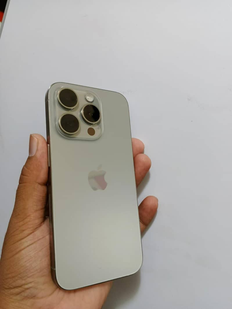 Apple iPhone 15 Pro 4