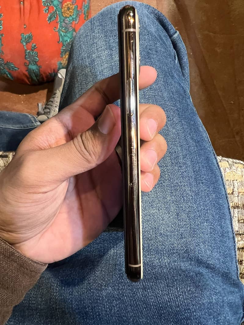 Apple iPhone 11 Pro 1