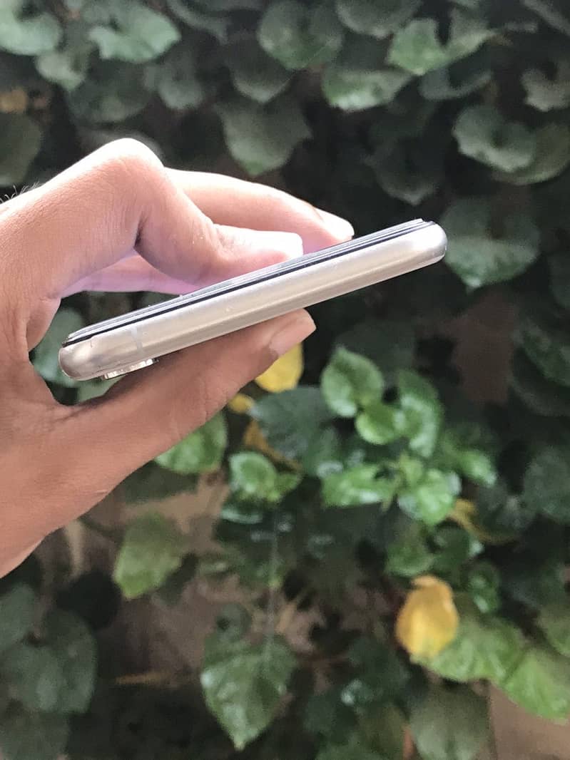 Apple iPhone XS Max 6